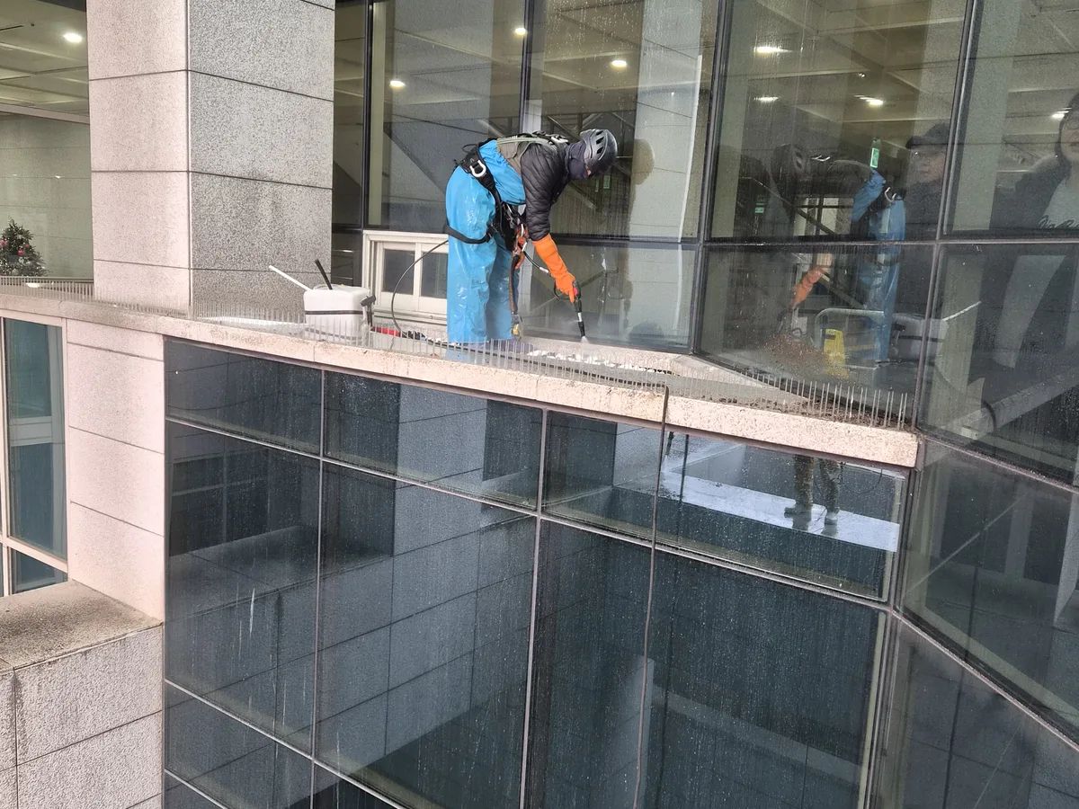 부평구 갈산동 건물 복도·대기 동선 야간 위생청소 사례 - 행진크린