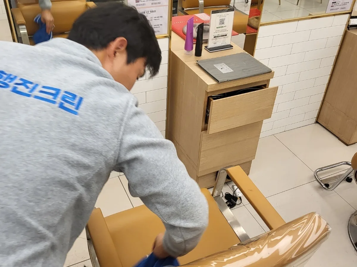 연수구 동춘동 미용실 복도·대기 동선 야간 위생청소 사례 - 행진크린