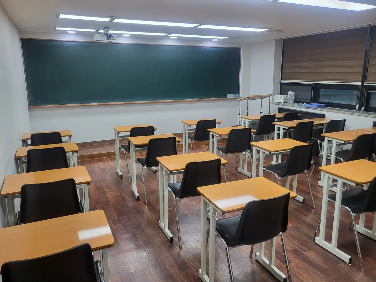 미추홀구 문학동 어린이집 과학실 장비 주변 정밀 위생청소 사례 - 행진크린