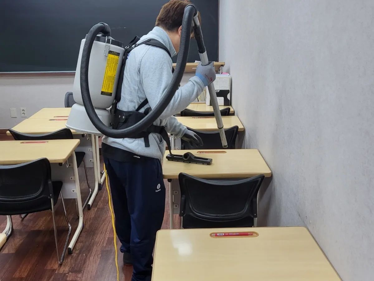 미추홀구 용현동 학교 현관·중앙홀 바닥 위생청소 사례 - 행진크린