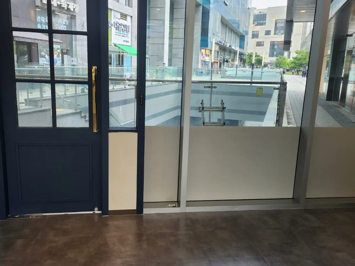 영종구 운북동 현장 출입문·프레임 바닥 위생청소 사례 - 행진크린